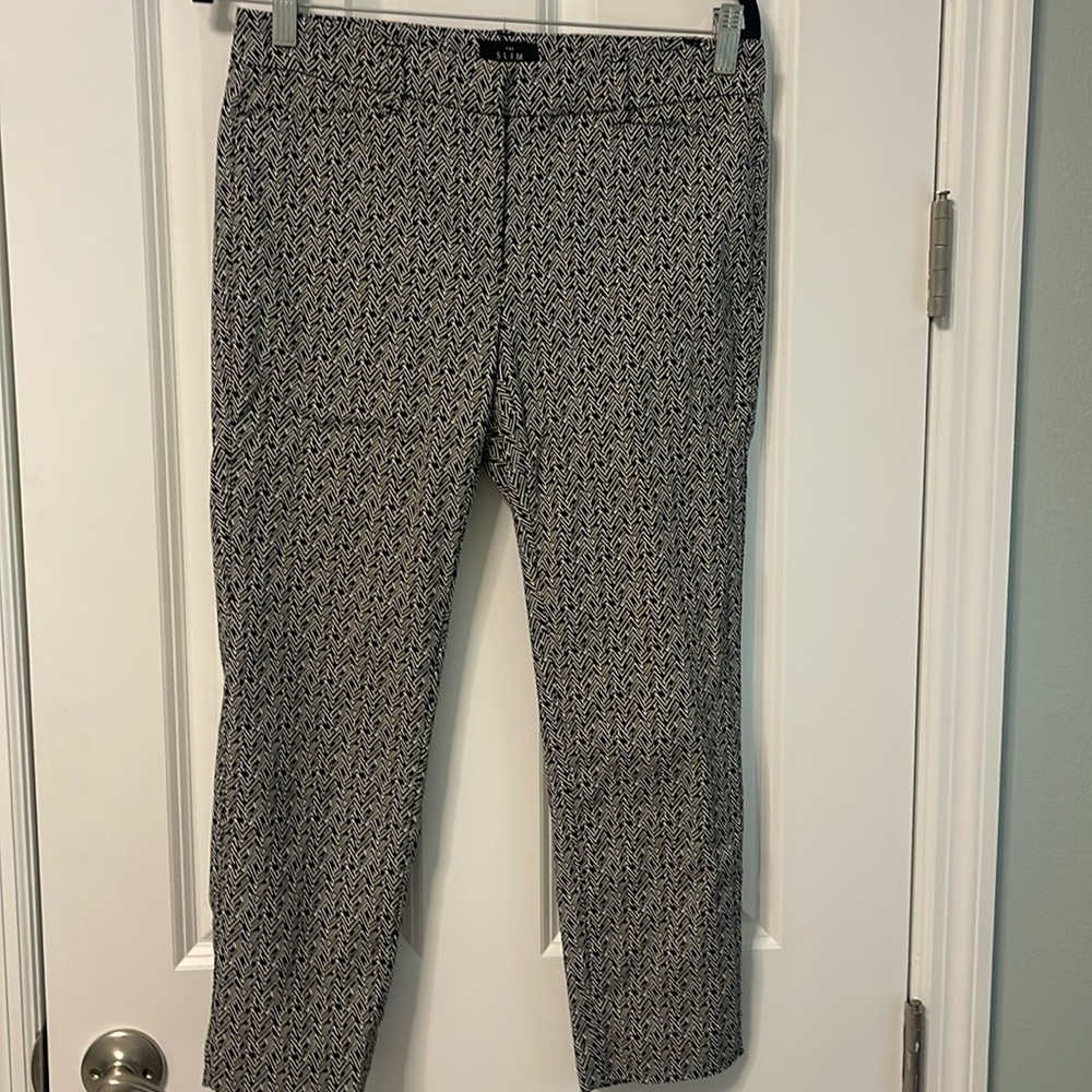 White House Black Market Ladies Capri Pant Sz 4P, NWOT